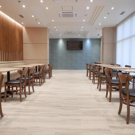 Wishton Hotel Янгон Экстерьер фото