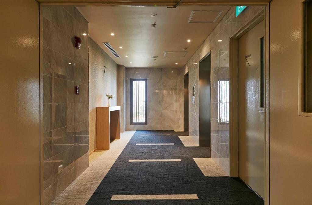 Wishton Hotel Янгон Экстерьер фото