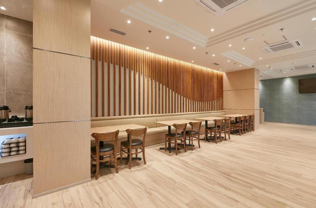 Wishton Hotel Янгон Экстерьер фото