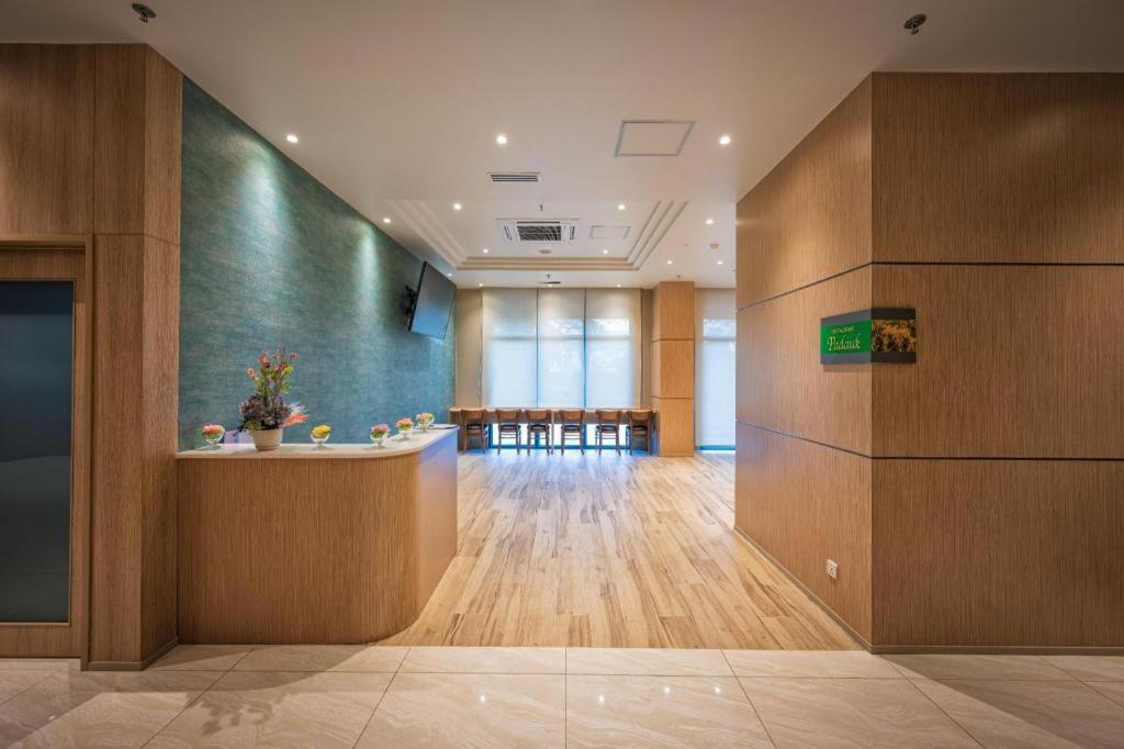 Wishton Hotel Янгон Экстерьер фото